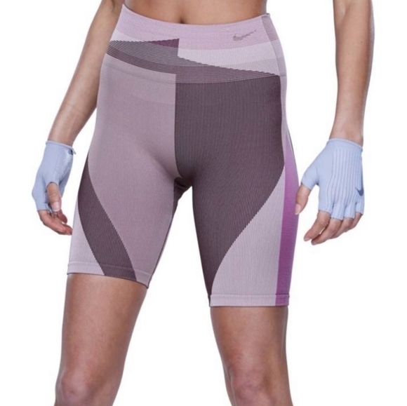 Nike Pants - Nike Icon Clash Seamless 8'' Shorts